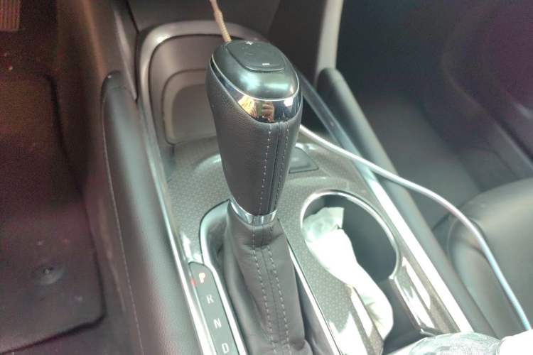 Used Chevrolet Malibu XL 2019 535T CVT Active Version Gear Lever