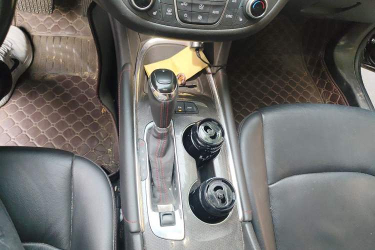 Used Chevrolet Malibu XL 2019 Redline 550T Automatic Sport Edition Gear Lever