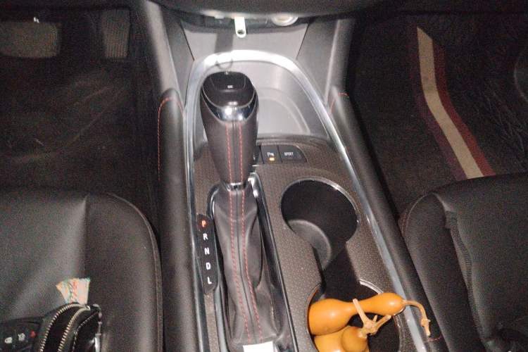 Used Chevrolet Malibu XL 2019 Redline 550T Automatic Sport Edition Gear Lever