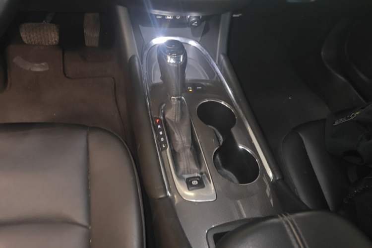 Used Chevrolet Malibu XL 2019 535T CVT Active Version Gear Lever