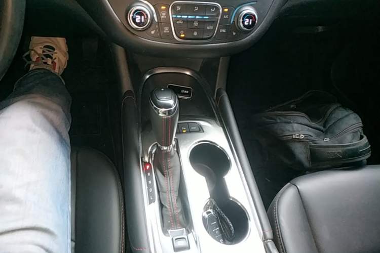 Used Chevrolet Malibu XL 2019 Redline 550T Automatic Sport Edition Gear Lever