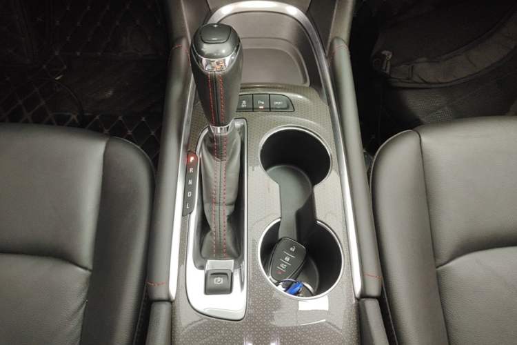 Used Chevrolet Malibu XL 2019 Redline 550T Automatic Sport Edition Gear Lever