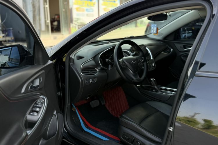 Used Chevrolet Malibu XL 2019 Redline 550T Automatic Sport Edition Interior 1
