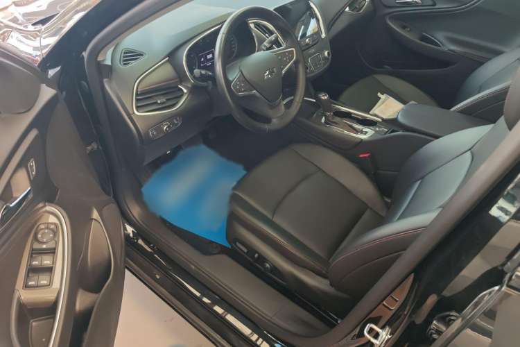 Used Chevrolet Malibu XL 2019 Redline 550T Automatic Sport Edition Interior 2