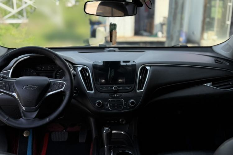 Used Chevrolet Malibu XL 2019 Redline 550T Automatic Sport Edition Interior 3