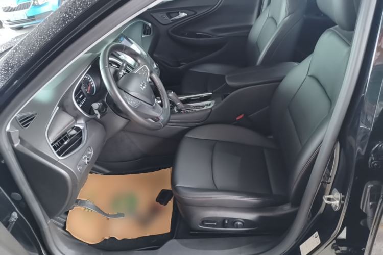Used Chevrolet Malibu XL 2019 Redline 550T Automatic Sport Edition Left Front Seat