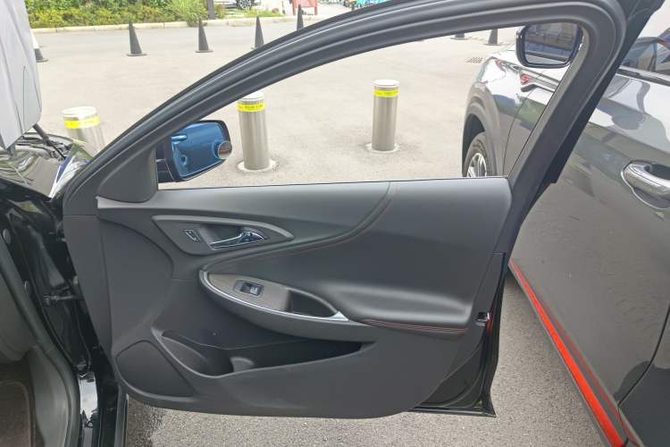 Used Chevrolet Malibu XL 2019 Redline 550T Automatic Sport Edition Right Front Door Interior