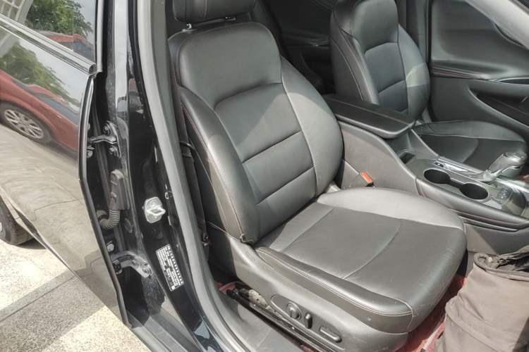 Used Chevrolet Malibu XL 2019 Redline 550T Automatic Sport Edition Right Front Seat