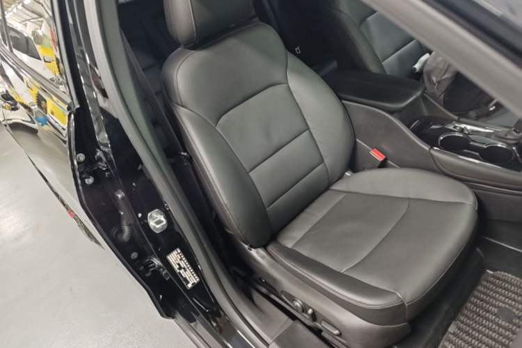 Used Chevrolet Malibu XL 2019 Redline 550T Automatic RuiLian Edition Right Front Seat