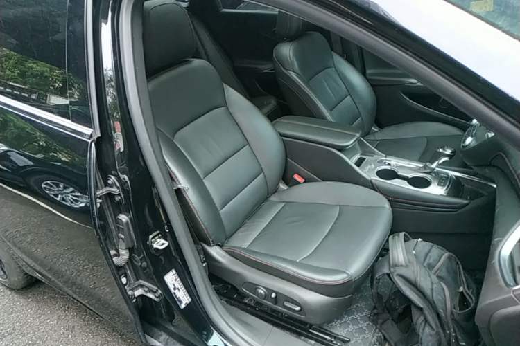 Used Chevrolet Malibu XL 2019 Redline 550T Automatic Sport Edition Right Front Seat