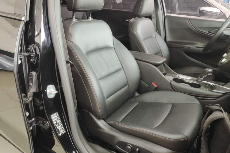 Used Chevrolet Malibu XL 2019 Redline 550T Automatic Sport Edition Right Front Seat