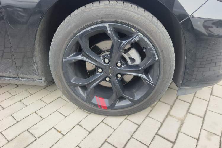 Used Chevrolet Malibu XL 2019 Redline 550T Automatic Sport Edition Right Front Wheel Hub