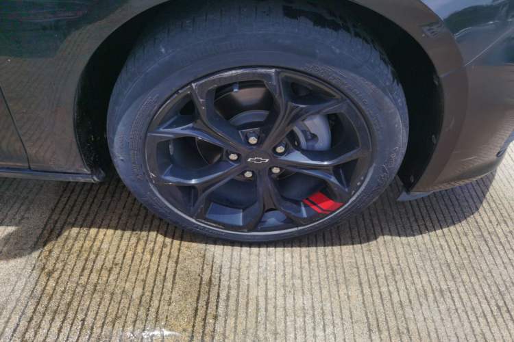 Used Chevrolet Malibu XL 2019 Redline 550T Automatic Sport Edition Right Front Wheel Hub