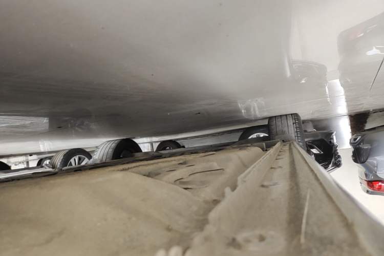 Used Chevrolet Malibu XL 2019 Redline 550T Automatic Sport Edition Right Side Sill