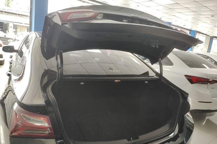 Used Chevrolet Malibu XL 2019 Redline 550T Automatic Sport Edition Trunk