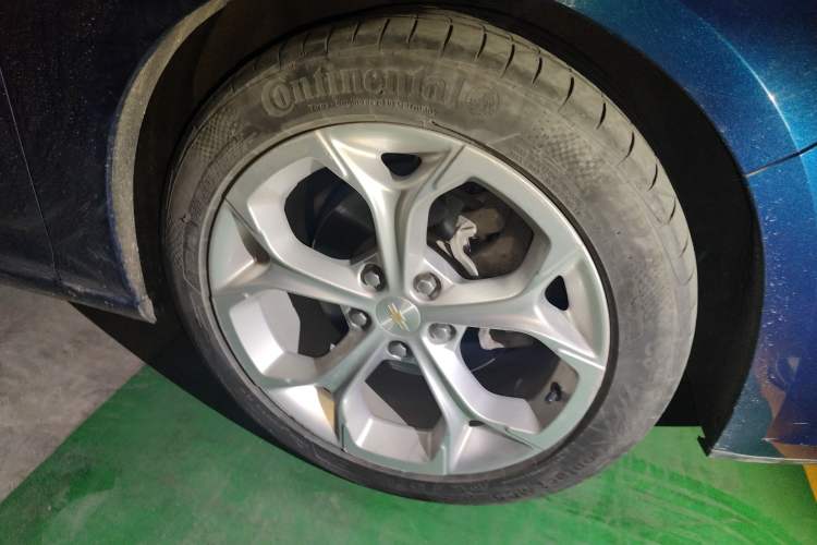Used Chevrolet Malibu XL 2019 550T Automatic Sapphire Blue Limited Edition Right Front Wheel Hub