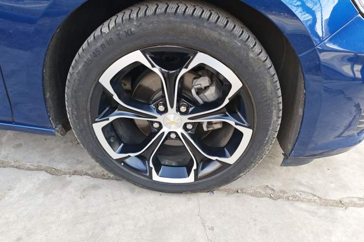 Used Chevrolet Malibu XL 2019 Redline 550T Automatic Sport Edition Right Front Wheel Hub