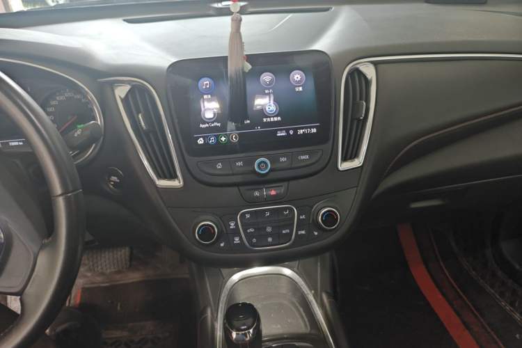 Used Chevrolet Malibu XL 2019 Redline 550T Automatic Sport Edition Audio And AC Panel