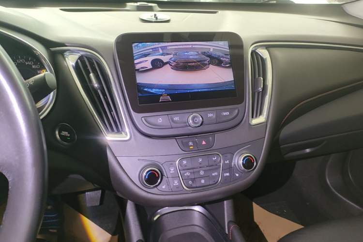 Used Chevrolet Malibu XL 2019 Redline 550T Automatic Sport Edition Audio And AC Panel