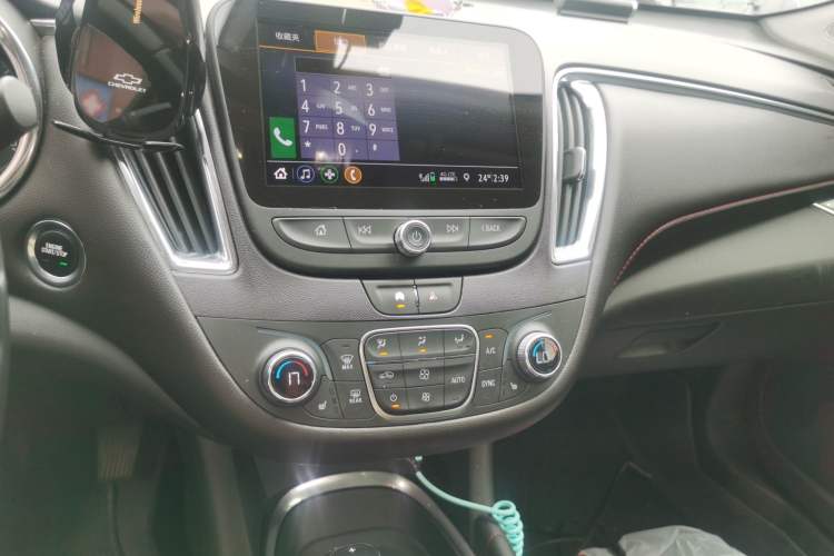 Used Chevrolet Malibu XL 2019 Redline 550T Automatic Sport Edition Audio And AC Panel