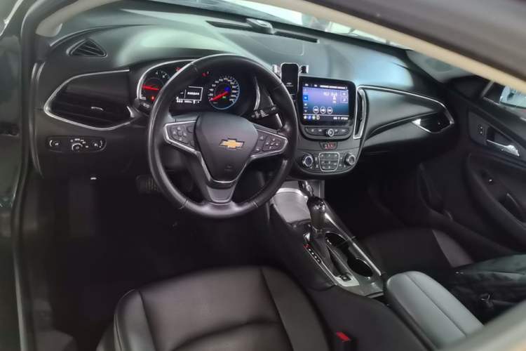 Used Chevrolet Malibu XL 2019 535T CVT Active Version Center Console