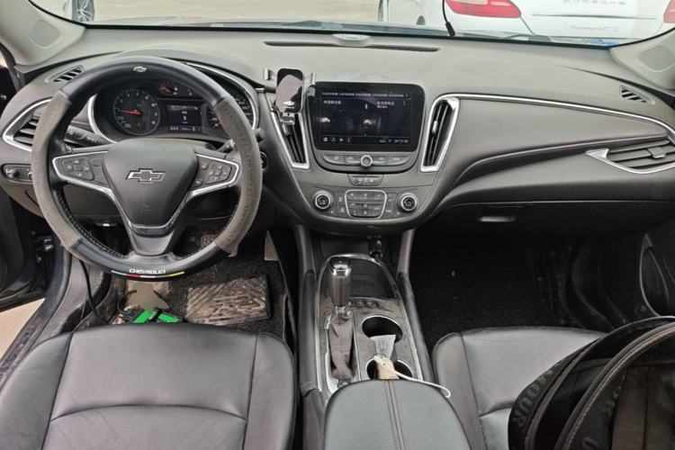 Used Chevrolet Malibu XL 2019 Redline 550T Automatic Sport Edition Center Console
