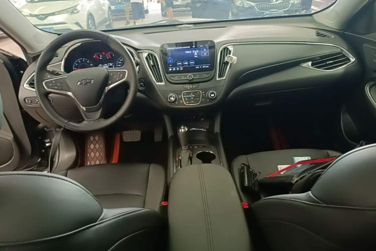 Used Chevrolet Malibu XL 2019 535T CVT Active Version Center Console