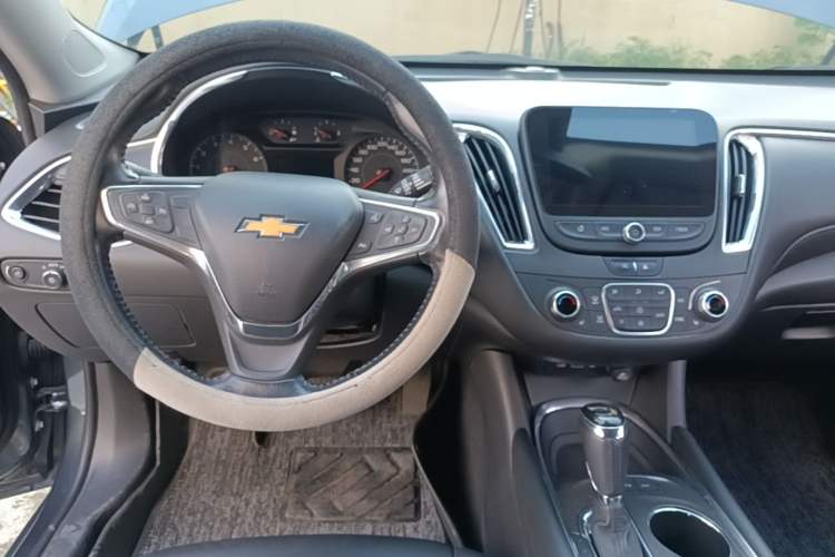 Used Chevrolet Malibu XL 2019 535T CVT Active Version Center Console