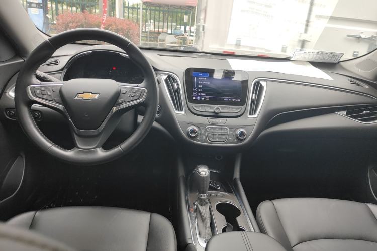 Used Chevrolet Malibu XL 2019 535T CVT Active Version Center Console