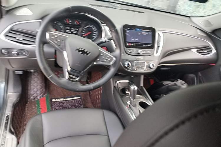 Used Chevrolet Malibu XL 2019 535T CVT Active Version Center Console