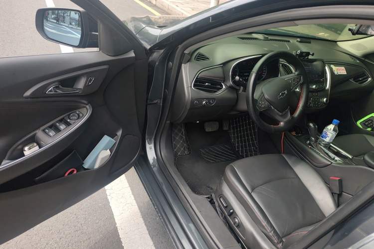 Used Chevrolet Malibu XL 2019 Redline 550T Automatic Sport Edition Driver Seat