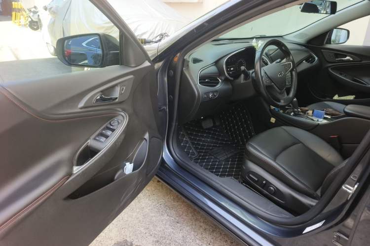 Used Chevrolet Malibu XL 2019 Redline 550T Automatic Sport Edition Driver Seat