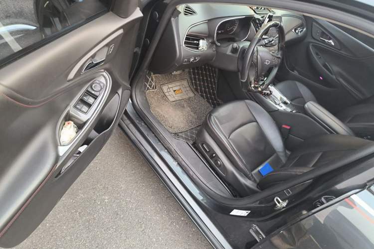 Used Chevrolet Malibu XL 2019 Redline 550T Automatic Sport Edition Driver Seat