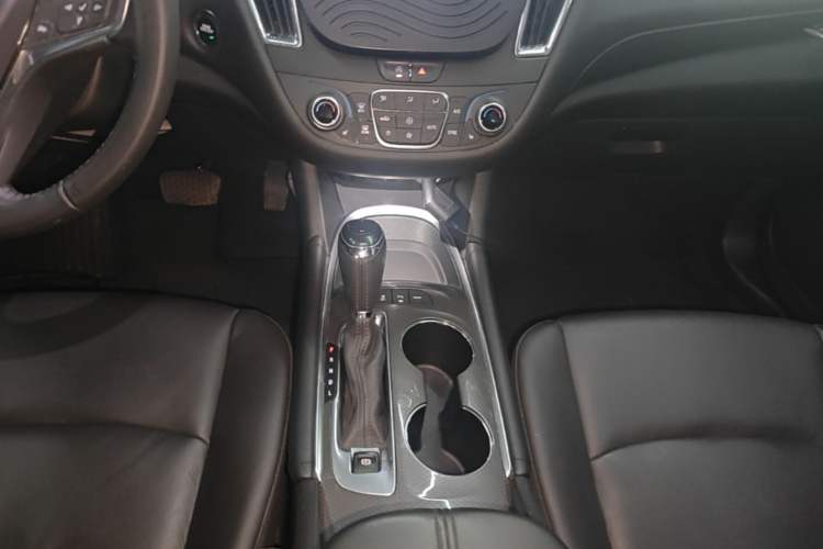 Used Chevrolet Malibu XL 2019 535T CVT Active Version Gear Lever
