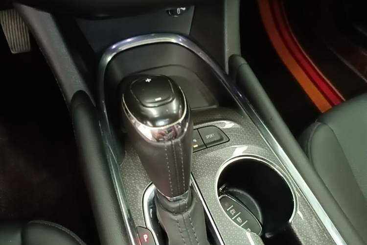 Used Chevrolet Malibu XL 2019 535T CVT Active Version Gear Lever