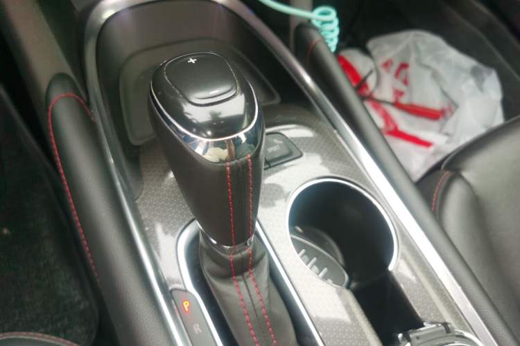 Used Chevrolet Malibu XL 2019 Redline 550T Automatic Sport Edition Gear Lever