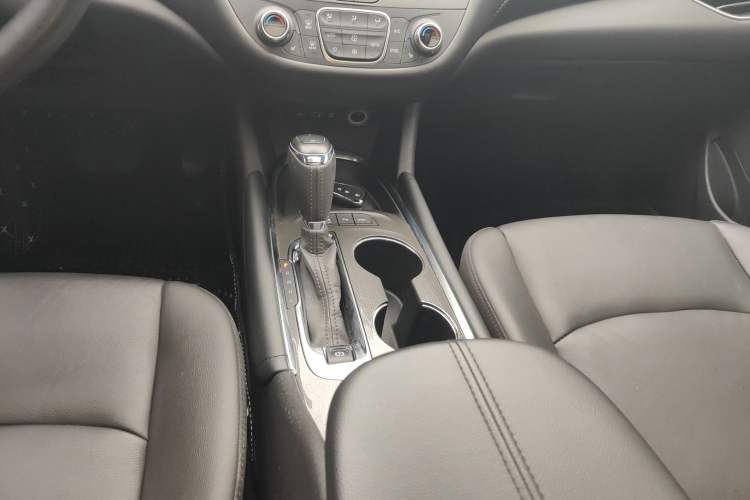 Used Chevrolet Malibu XL 2019 535T CVT Active Version Gear Lever