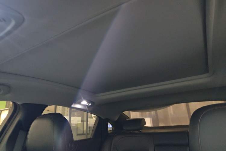 Used Chevrolet Malibu XL 2019 Redline 550T Automatic Sport Edition Headliner