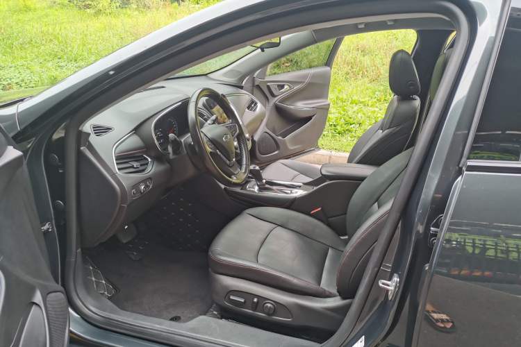 Used Chevrolet Malibu XL 2019 Redline 550T Automatic Sport Edition Interior 2