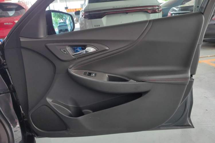 Used Chevrolet Malibu XL 2019 Redline 550T Automatic Sport Edition Interior 2