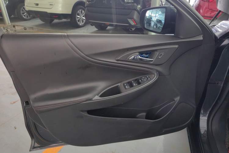 Used Chevrolet Malibu XL 2019 Redline 550T Automatic Sport Edition Interior 4