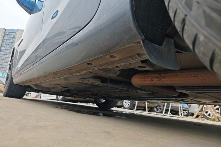 Used Chevrolet Malibu XL 2019 Redline 550T Automatic Sport Edition Left Side Sill