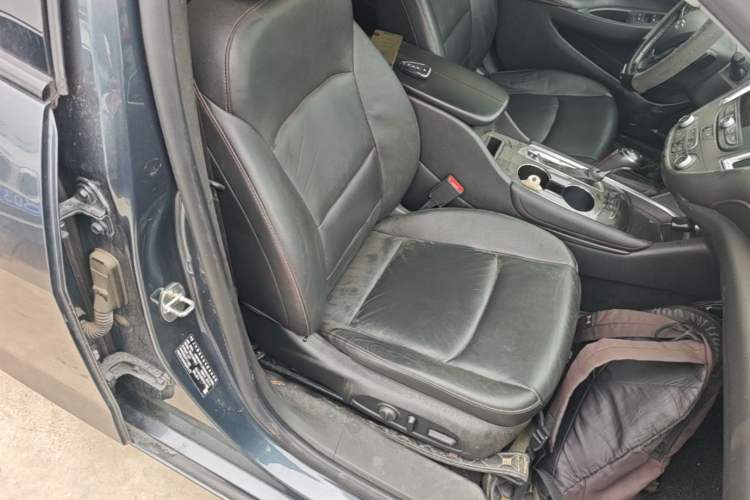 Used Chevrolet Malibu XL 2019 Redline 550T Automatic Sport Edition Right Front Seat