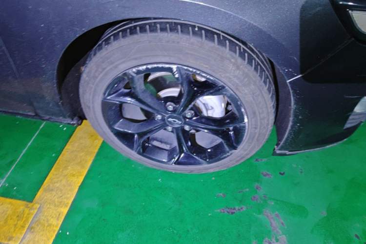 Used Chevrolet Malibu XL 2019 Redline 550T Automatic Sport Edition Right Front Wheel Hub