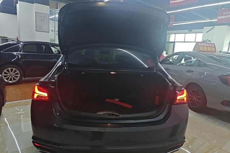 Used Chevrolet Malibu XL 2019 535T CVT Active Version Trunk