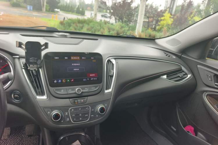 Used Chevrolet Malibu XL 2019 Redline 550T Automatic Smart Edition Audio And AC Panel