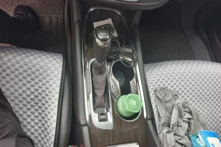 Used Chevrolet Malibu XL 2019 Redline 550T Automatic Smart Edition Gear Lever