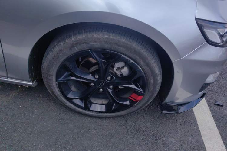 Used Chevrolet Malibu XL 2019 Redline 550T Automatic Smart Edition Right Front Wheel Hub