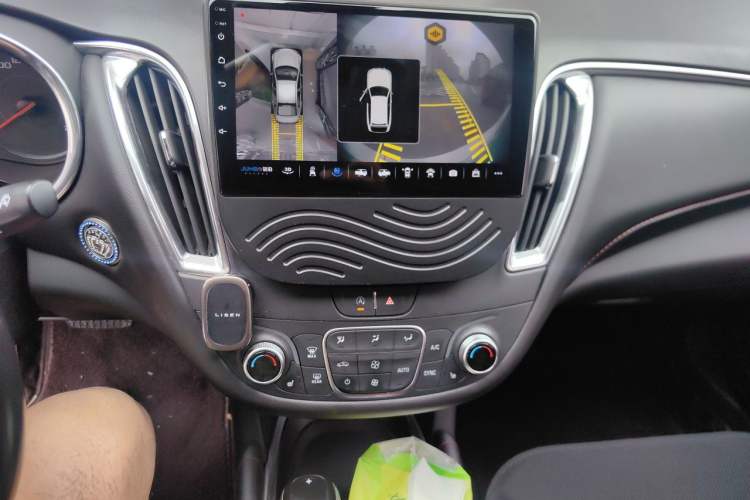Used Chevrolet Malibu XL 2019 Redline 550T Automatic Sport Edition Audio And AC Panel