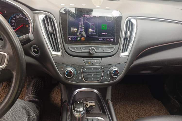 Used Chevrolet Malibu XL 2019 Redline 550T Automatic Sport Edition Audio And AC Panel